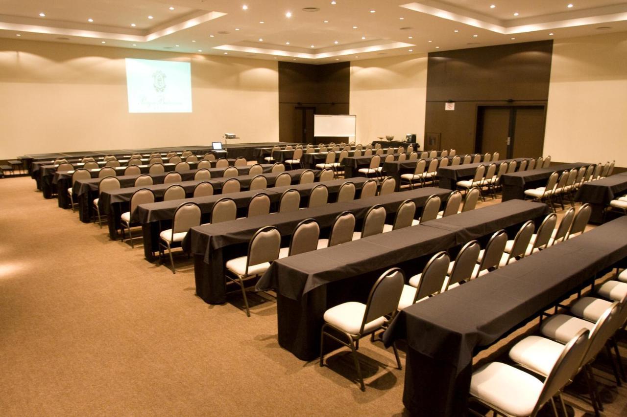 Parque Balneario Hotel Santos By Castelo Itaipava Kültér fotó A typical conference room