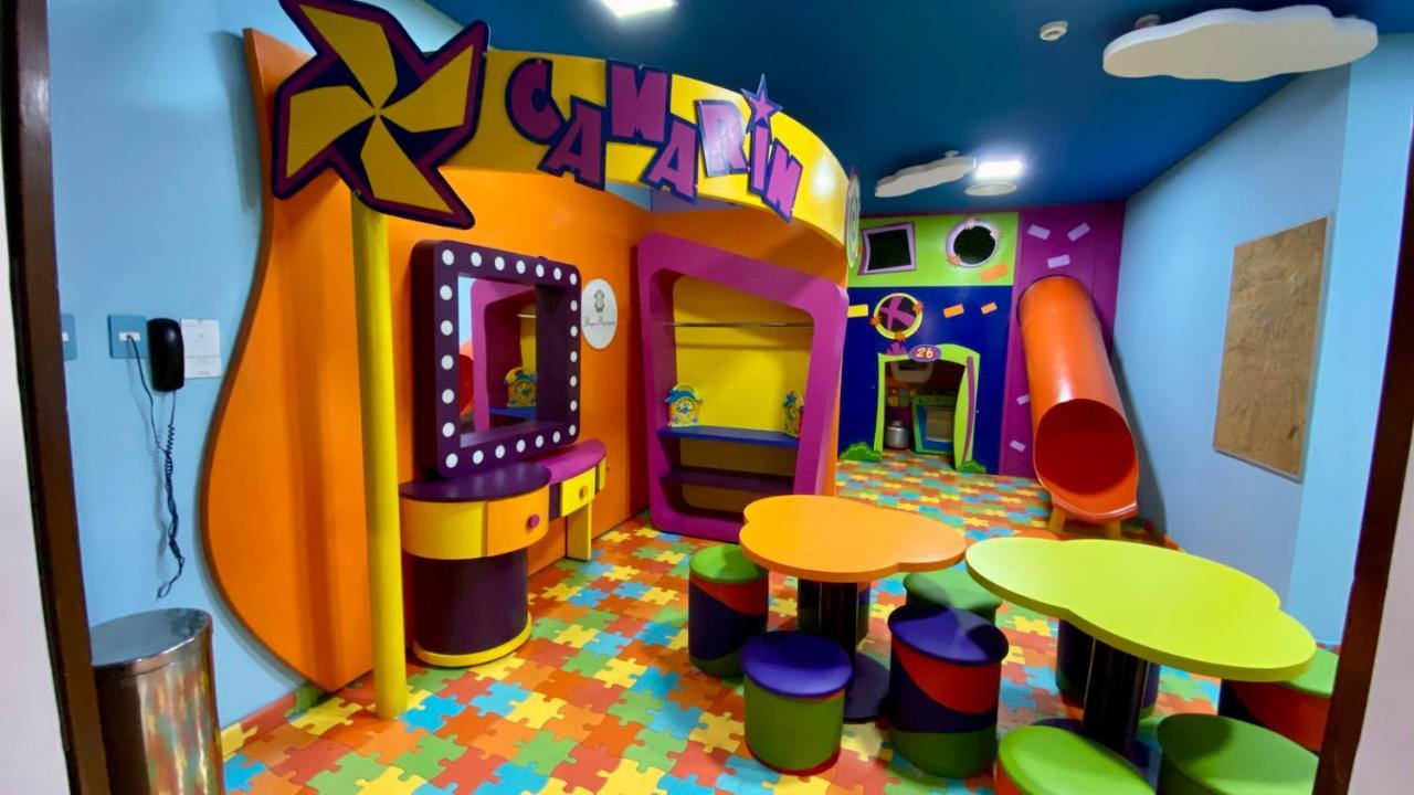 Parque Balneario Hotel Santos By Castelo Itaipava Kültér fotó The interior of a Chuck E. Cheese's
