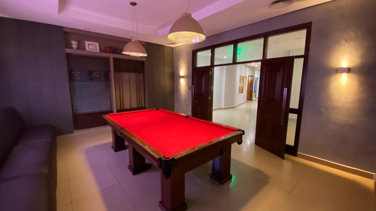 Parque Balneario Hotel Santos By Castelo Itaipava Kültér fotó A pool table at the hotel