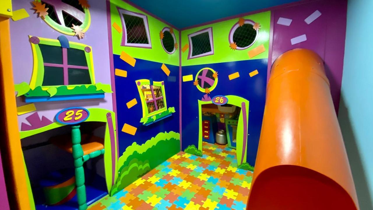 Parque Balneario Hotel Santos By Castelo Itaipava Kültér fotó The interior of the 2000s Playland