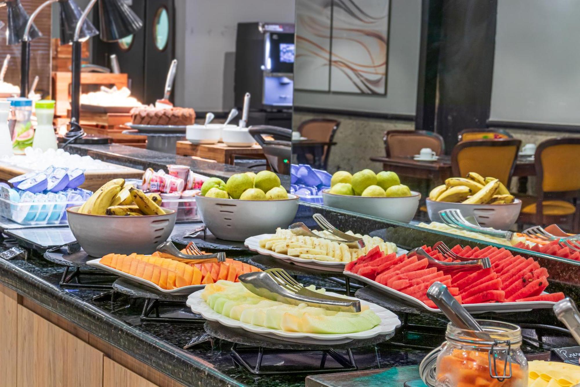 Parque Balneario Hotel Santos By Castelo Itaipava Kültér fotó Fruit buffet